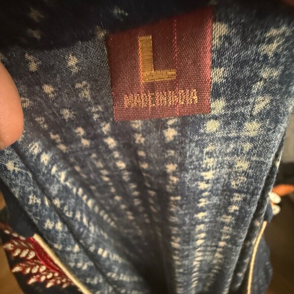 Tunic W/ Red Embroidered Accents V-Neck Side Slits & 3/4 Sleeves - Picture 4 of 4